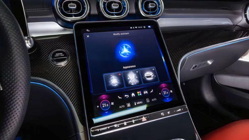 Xe được trang bị khối&nbsp;động cơ xăng I4, dung tích 2.0L tăng áp kết hợp hệ thống hybrid 48 V.