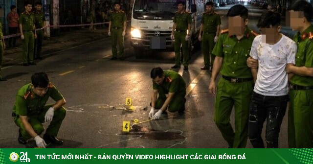 Kinh hoàng người đàn ông bị kẻ lạ mặt đạp ngã, vung dao chém liên tiếp vào đầu giữa đêm