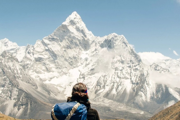 Mùa thu là thời điểm lý tưởng để khám phá toàn bộ Nepal, từ những đỉnh núi cao chót vót đến những vùng đất thấp rậm rạp rừng cây và cả những nét văn hóa phong phú nằm xen kẽ giữa 2 địa hình này. Tại thung lũng Kathmandu, những ngày nắng có nhiệt độ 22°C, rất dễ chịu để tham quan các đền chùa và làng mạc tại đây.
