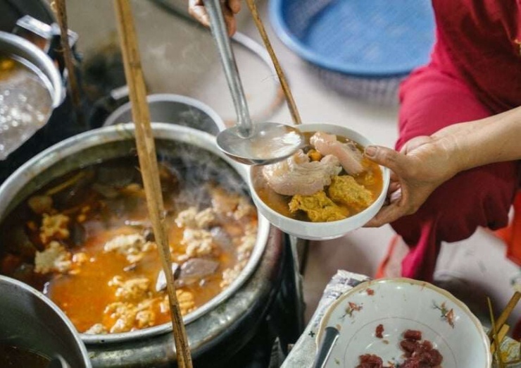 Mỗi ngày một người Việt nạp trung bình 8,1g muối, giảm so với trước nhưng vẫn gấp khoảng 1,6 lần ngưỡng Tổ chức Y tế Thế giới (WHO) khuyến nghị. Ảnh minh hoạ: Huy Hoàng