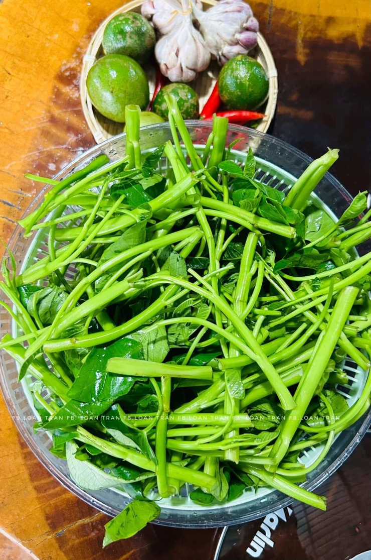 Nhặt rau rửa sạch