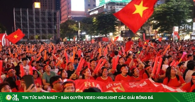 Cổ động viên cả nước vỡ òa sau hai bàn thắng của tuyển Việt Nam