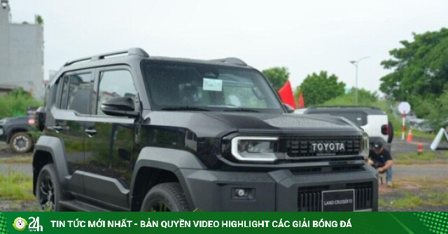Chi tiết Toyota Land Cruiser FJ giá gần 1,2 tỷ đồng tại Việt Nam