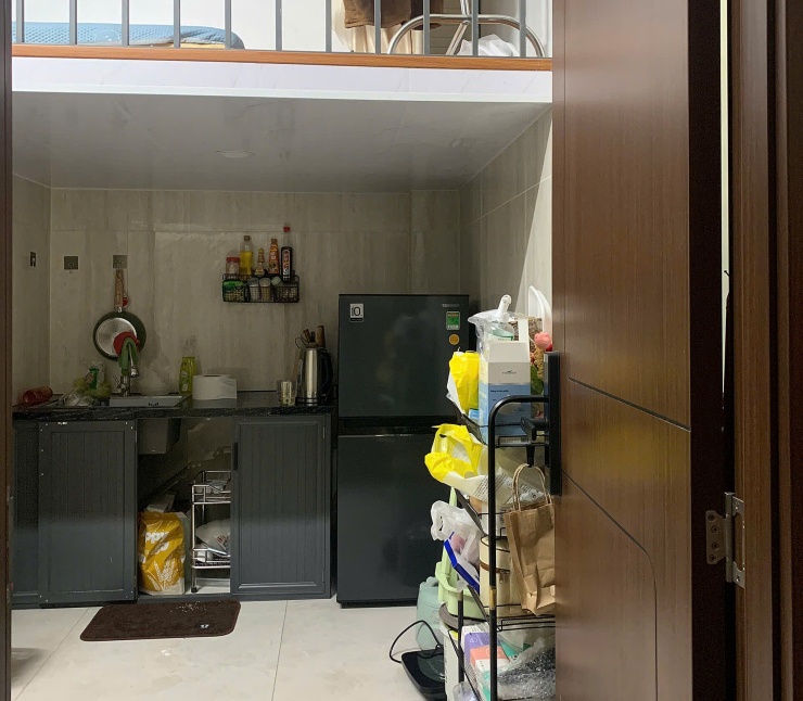Một phòng trọ studio gác lửng tại quận 10 cũ. Ảnh: Phương Uyên