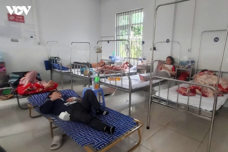 Các bệnh nhân đang được điều trị, cấp cứu tại Trung tâm Y tế An Khê.