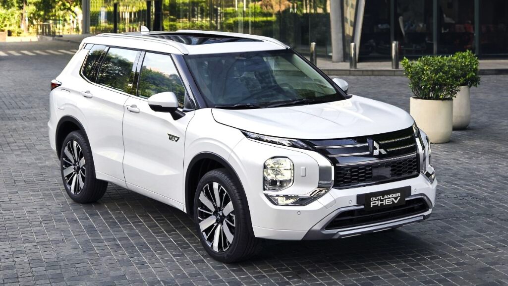 Mitsubishi Outlander PHEV thế hệ mới sở hữu thiết kế hiện đại.