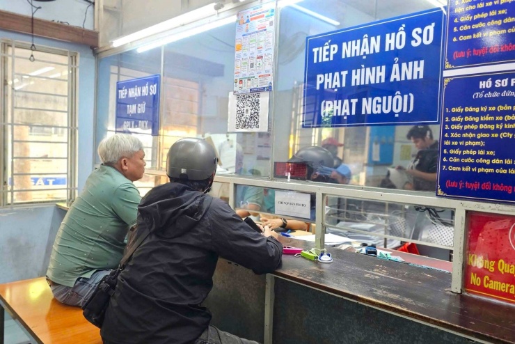 Nơi nộp phạt nguội ở số 52 Trần Khắc Nhu, TP HCM. Ảnh: Phạm Hải
