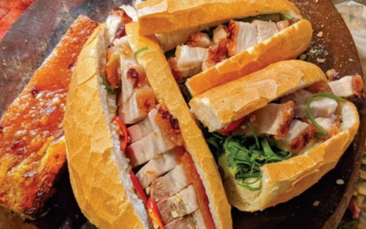 Một ổ bánh mì có thể chứa 5-7 loại nguyên liệu khác nhau. Mỗi loại là một “nguồn nguy cơ” riêng. Chỉ cần một thành phần nhiễm khuẩn, toàn bộ sản phẩm sẽ bị nhiễm (ảnh minh họa)