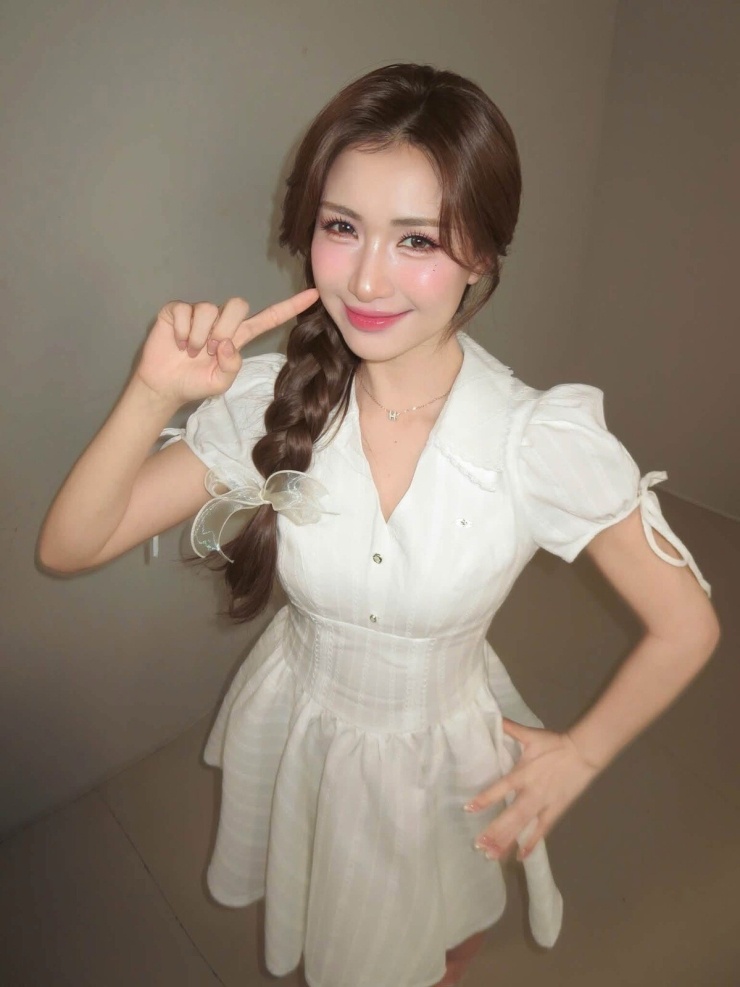 Bộ sưu tập vòng cổ mini hơn 1 tỷ đồng của Hòa Minzy - 1