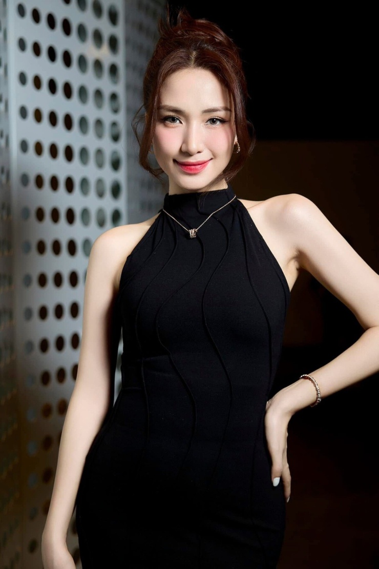 Bộ sưu tập vòng cổ mini hơn 1 tỷ đồng của Hòa Minzy - 11