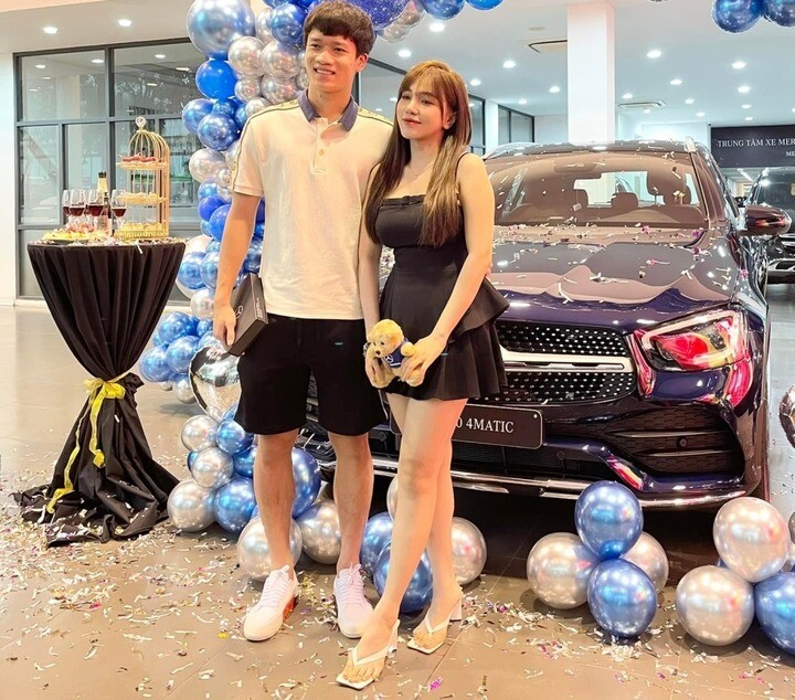 Mẫu SUV siêu sang giá gần 12 tỷ đồng của Hoàng Đức - 3