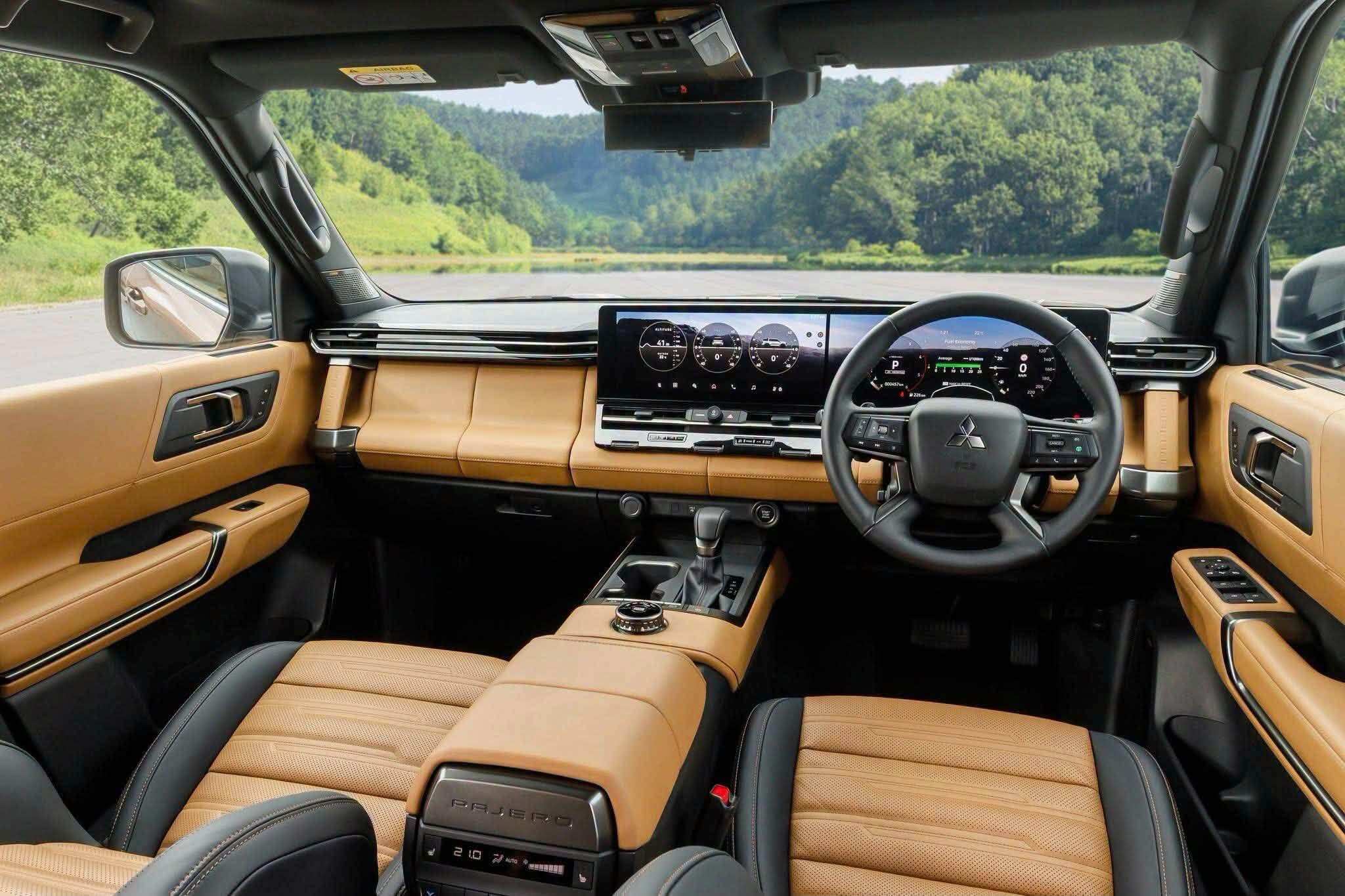 Pajero mới được thiết kế với cấu hình 7 chỗ, hướng tới vai trò một mẫu SUV đầu bảng.