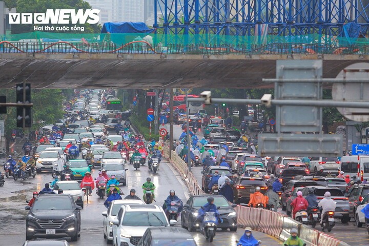 Hà Nội mở làn BRT, giao thông nút Láng Hạ - Giảng Võ thay đổi ra sao?