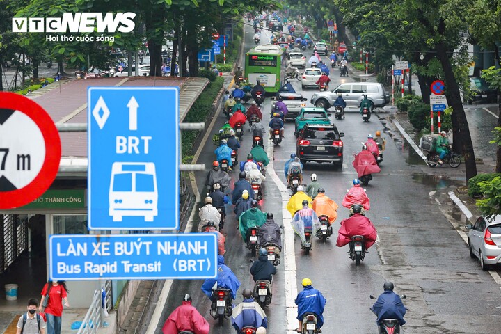 Hà Nội mở làn BRT, giao thông nút Láng Hạ - Giảng Võ thay đổi ra sao?
