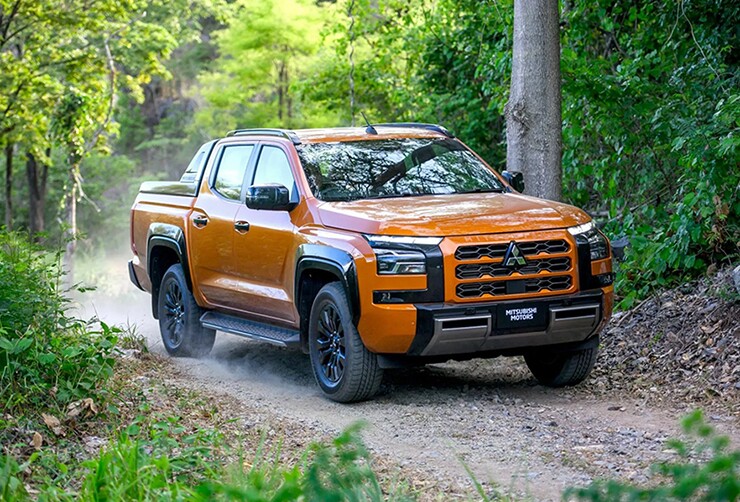 Tháng Ngâu ngược dòng: Mitsubishi Triton “hạ đo ván” Ford Ranger - 2