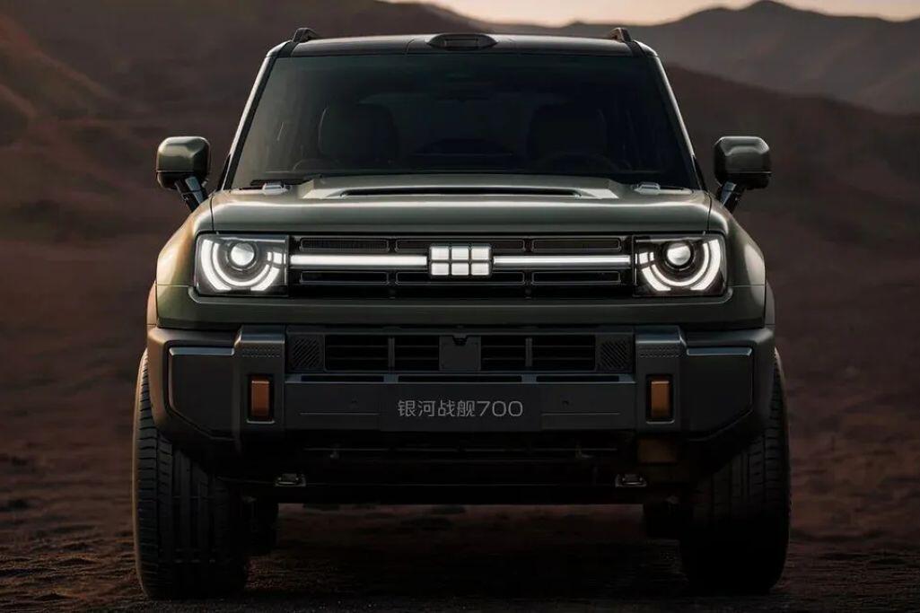 Xe cũng được trang bị khóa vi sai cơ khí phía sau với thời gian kích hoạt khoảng 200 mili giây.
