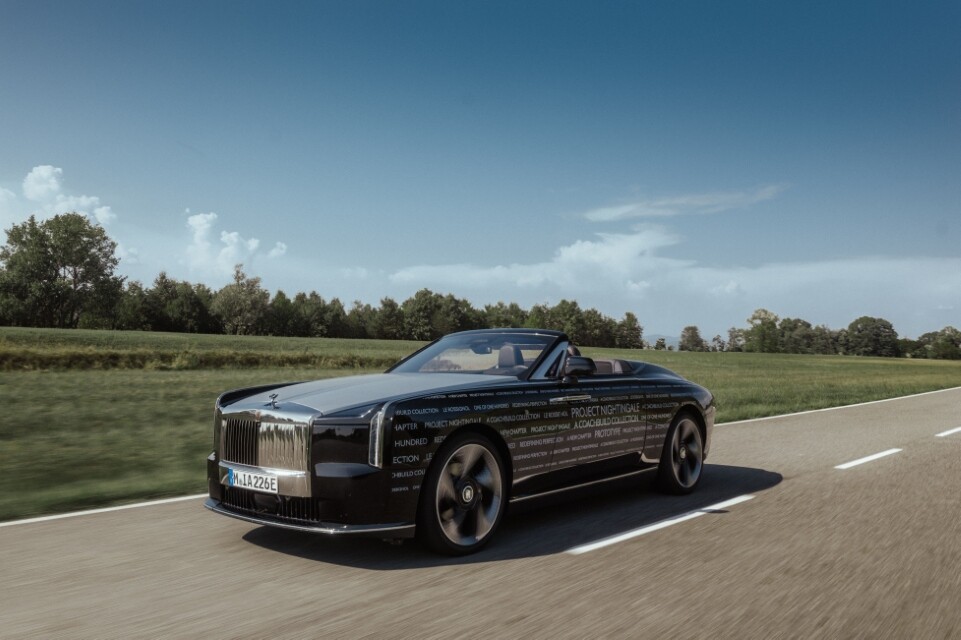 Project Nightingale là mẫu xe Coachbuild mui trần thuần điện đặc biệt của Rolls-Royce.