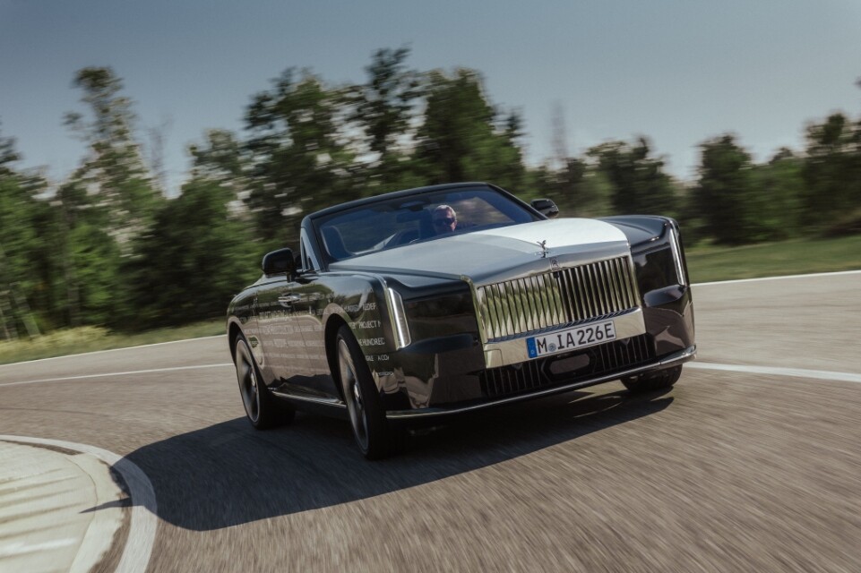 Rolls-Royce trình làng mẫu xe Nightingale đặc biệt giới hạn - 2