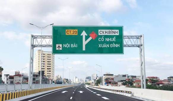 Những khung kết cấu bằng thép bắc ngang phía trên mặt đường, thường được gọi là “giá long môn”.