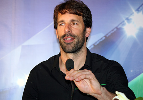 Nistelrooy "ngạc nhiên" về lời mời sang VN thi đấu - 2