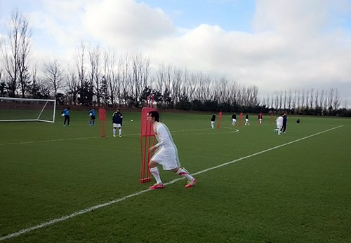 U19 VN thích thú với sân tập của Arsenal - 8