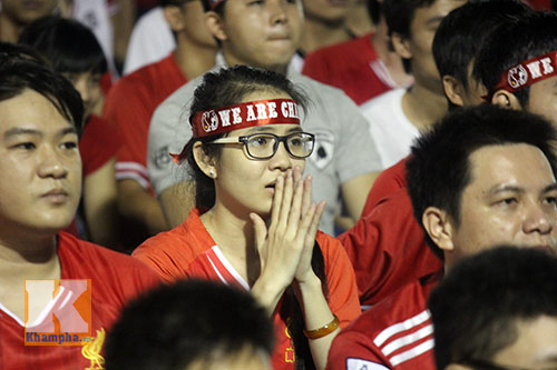 CĐV Chelsea ăn mừng giữa “rừng” fan Liverpool - 11