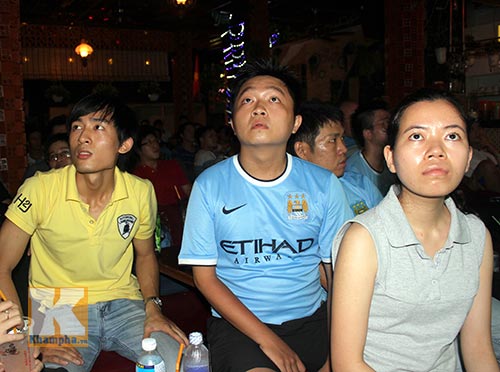 Fan Man City ngất ngây đón chức vô địch ở TP HCM - 4