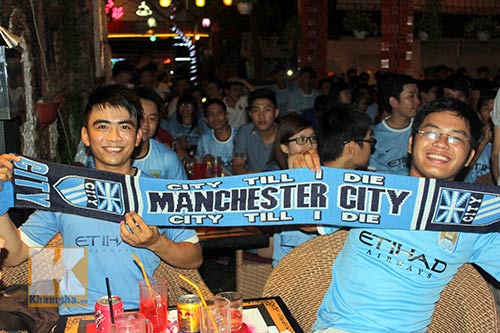 Fan Man City ngất ngây đón chức vô địch ở TP HCM - 2