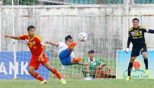 HV. An Giang - HAGL: Mạc Hồng Quân nổ súng - 1