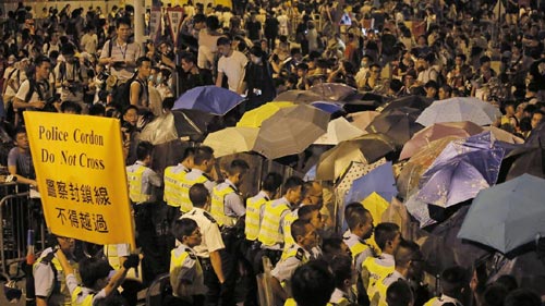 Cảnh sát đàn áp cuộc biểu tình lớn nhất Hong Kong - 4