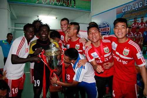 B.Bình Dương tưng bừng đón Cup V-League lần thứ 3 - 8