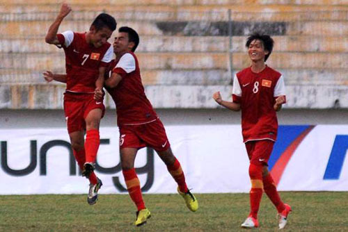 Xem “lính” bầu Đức “hành hạ” U19 Malaysia - 2