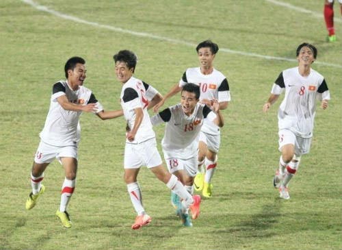 Bầu Đức: Đá với U19 VN, khách mời phải xịn - 1