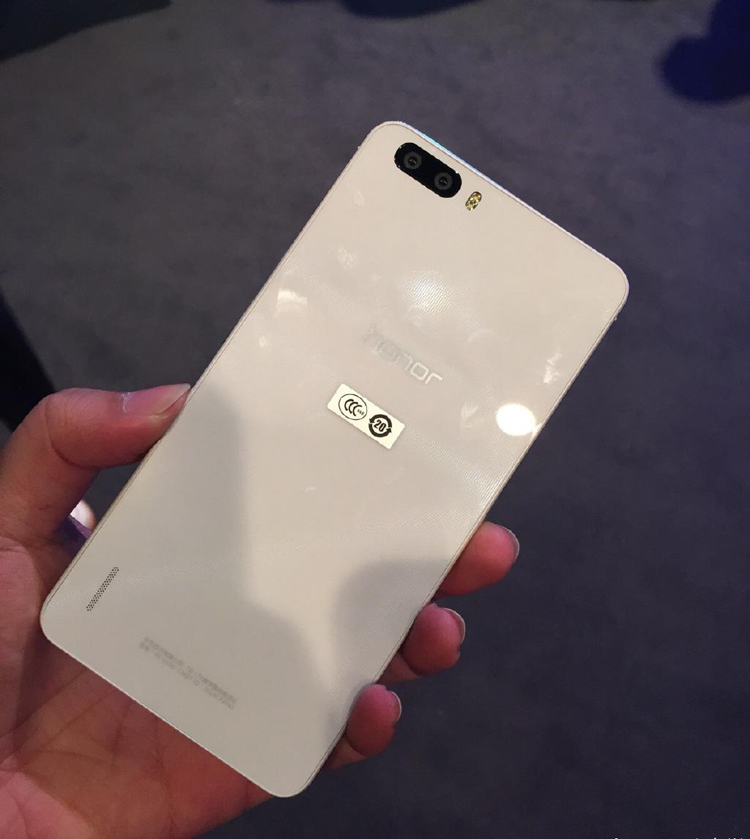 Trên tay Huawei Honor 6 Plus giá 6,9 triệu đồng - 3