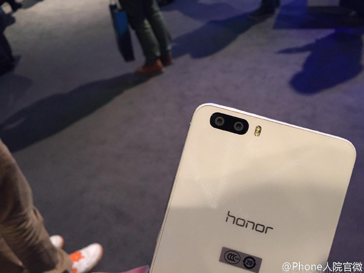 Trên tay Huawei Honor 6 Plus giá 6,9 triệu đồng - 2