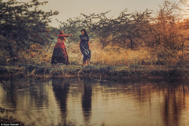 Họ cùng nhau trải qua những giây phút ấm áp, ăn cùng nhau, ngủ cùng nhau, chơi đùa, tạo ra những kỷ niệm đẹp.