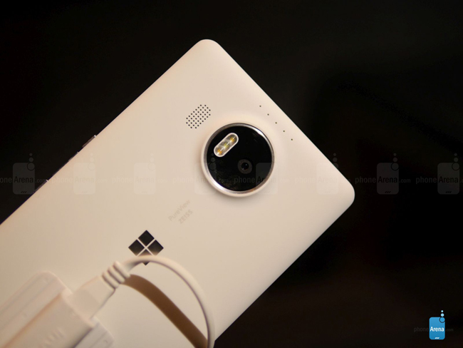 Microsoft Lumia 950 XL sẽ có giá 650 USD &#40;tương đương 14,6 triệu đồng&#41; và sẽ có mặt trong tháng 11 tới, máy cũng có sẵn một phiên bản 2 SIM.