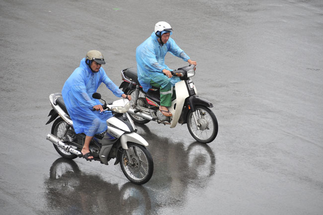 Những cơn mưa lạnh khiến ai cũng vội vã trở về nhà.