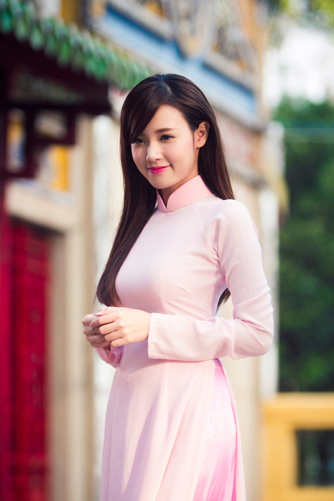 Không chỉ thế, vẻ đẹp hiền lành, trong sáng và mong manh của nàng hot girl sinh năm 1989 càng được quý mến