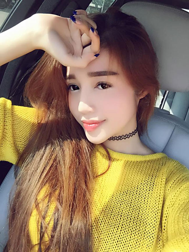 Bà mẹ hot girl thường để ống kính chếch gương mặt&nbsp;45 độ