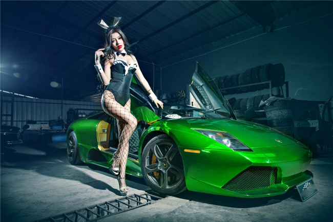 Lamborghini ứng dụng hệ thống thời gian nạp biến thiên và hệ thống điều chỉnh bướm ga bằng điện nhằm cải thiện tính năng lái ở vận tốc thấp. LP640 có công suất cao hơn 60 mã lực so với 580 mã lực của bản Murcielago gốc, mô-men xoắn 660 Nm.