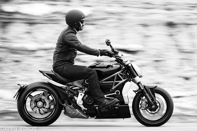 Chiếc Ducati XDiavel 2016 được hãng xe Ý trình làng cùng với chiếc 959 Panigale tại một sự kiện diễn ra ở Milan, Italia.