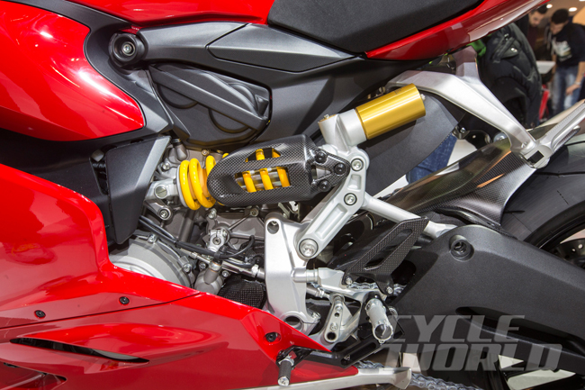 Tại thị trường Anh, Ducati 959 Panigale có giá khởi điểm 13.095 Bảng Anh &#40;tương đương 446,7 triệu Đồng&#41; cho phiên bản màu đỏ, và giá 13.295 Bảng Anh &#40;453,5 triệu Đồng&#41; đối với bản màu trắng.