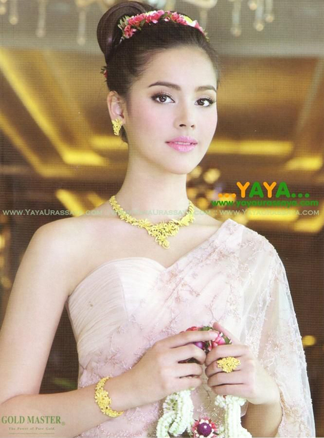 Urassaya Sperbund &#40;1993&#41; là một nữ diễn viên nổi tiếng Thái Lan qua bộ phim “Trò chơi tình yêu”.