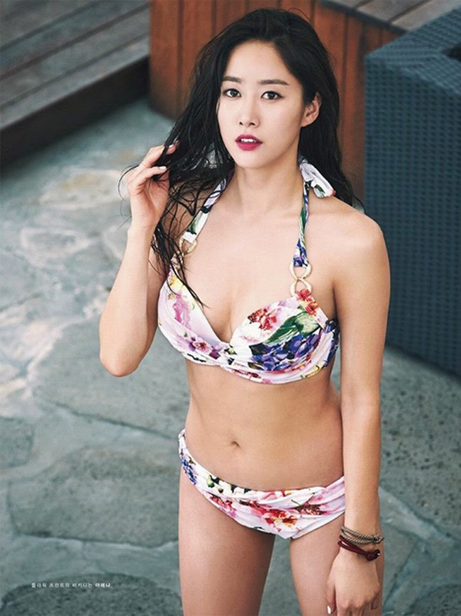 Dù diện trên mình bộ bikini nóng bỏng nhưng ở Jung Hye Bin vẫn toát lên vẻ quyến rũ, e ấp lạ kỳ.