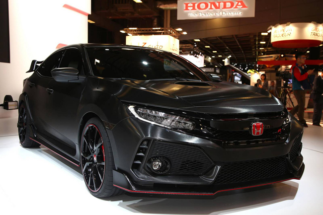 Thiết kế của Honda Civic Type R&nbsp;Prototype có khá nhiều điểm tương đồng với người tiền nhiệm. Đầu tiên là kiểu dáng đầy thể thao cũng như việc sử dụng nhiều chi tiết sợi carbon siêu nhẹ, hiện đại giúp tăng tính khí động học.