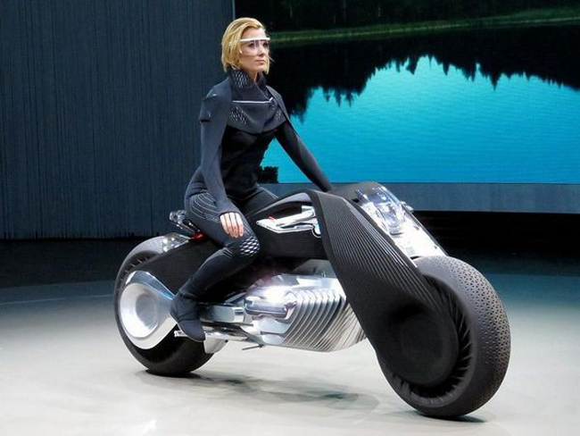 BMW Motorrad Vision Next 100 gây ấn tượng với bộ khung màu đen hình tam giác.