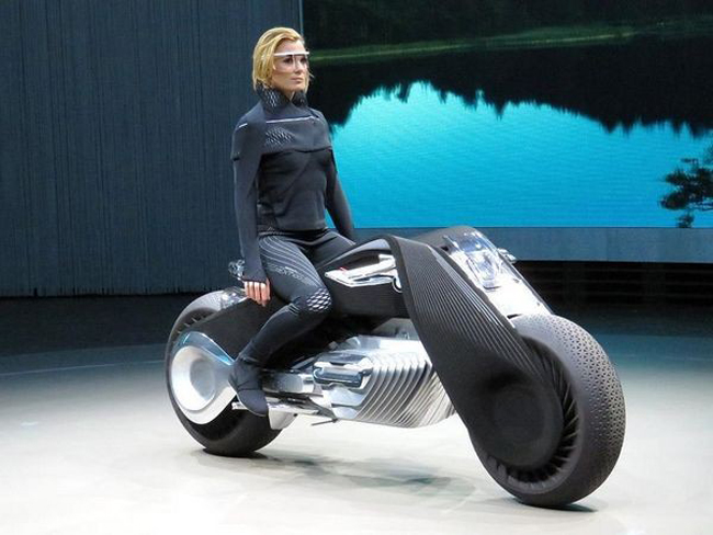 BMW Motorrad Vision Next 100 đóng vai trò như mẫu mô tô giúp con người thoát khỏi lối mòn hàng ngày hơn là một phương tiện giao thông.