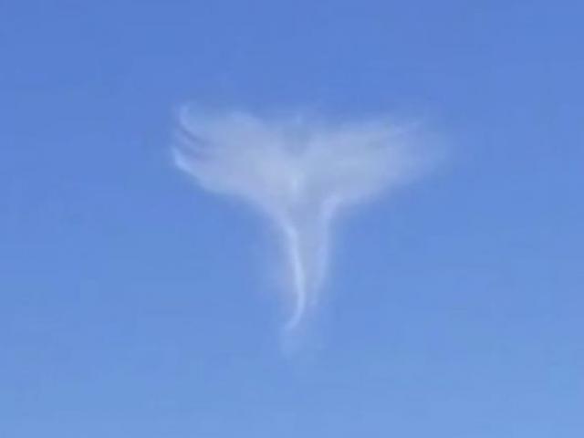 Đám mây hình thiên thần là “dấu hiệu” của Chúa