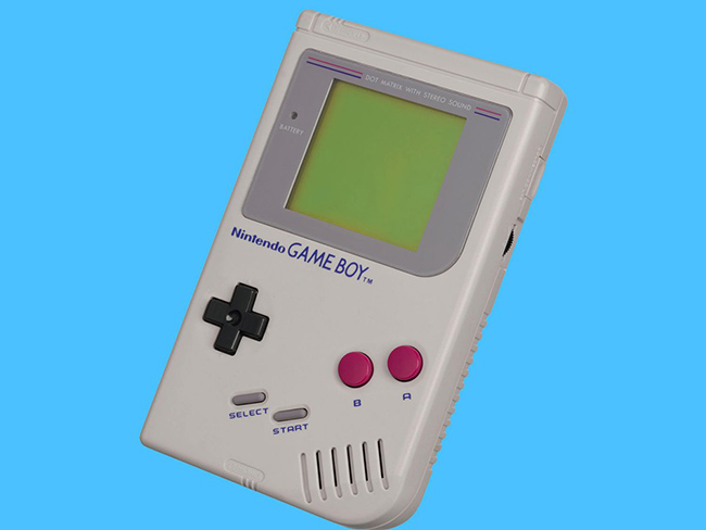 Năm 1989, NIntendo ra mắt dòng máy chơi game&nbsp;Game Boy sử dụng pin AA. Dòng máy này đã được Nintendo bán ra tổng cộng&nbsp;120 triệu bản.